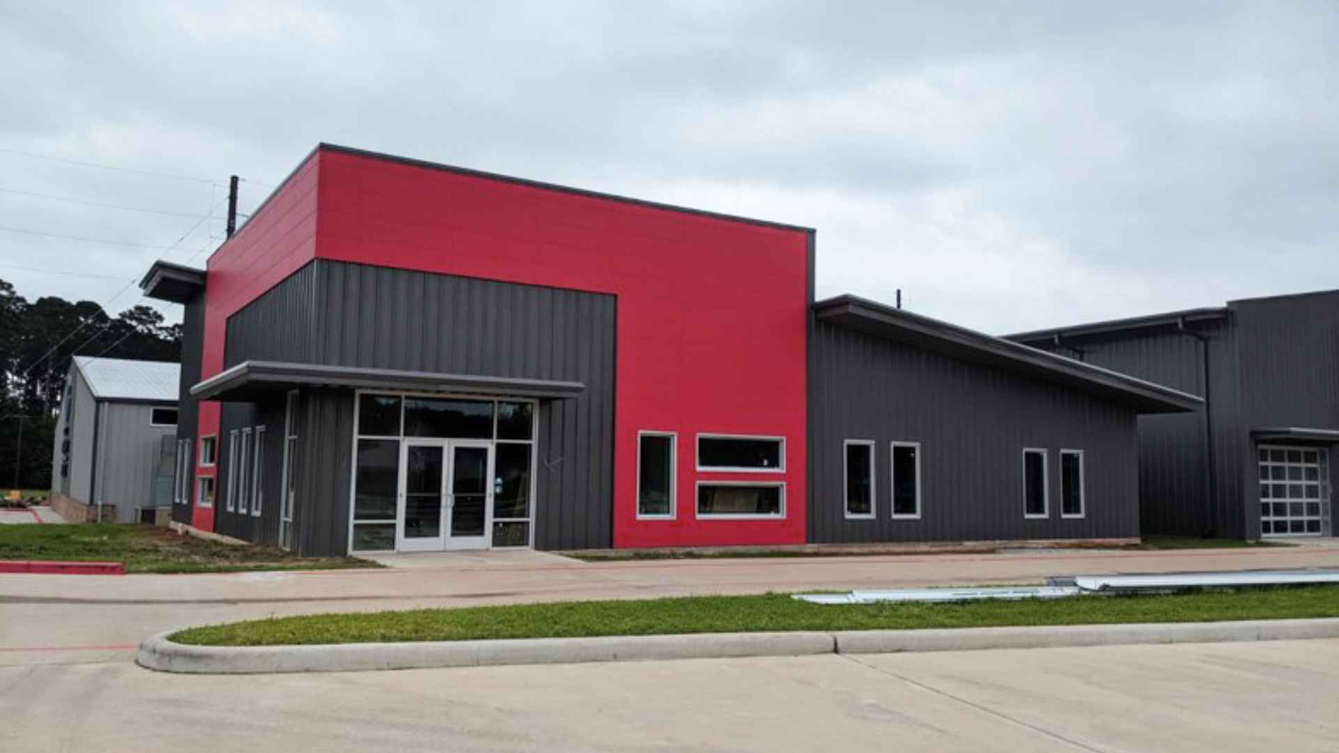 steel building for commercial use