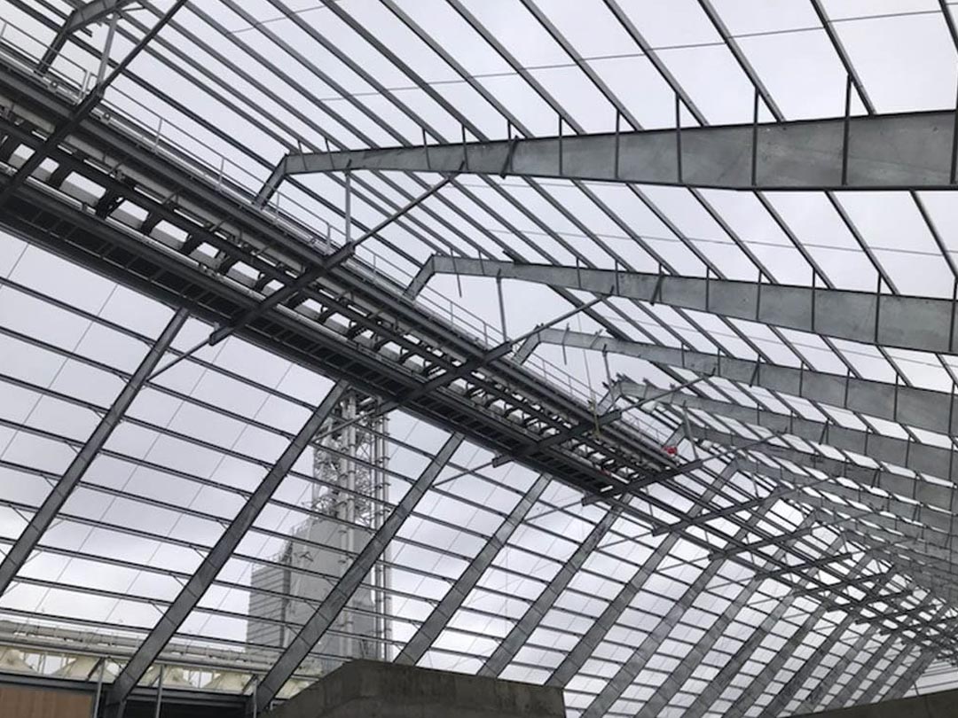 roof framing of a manufacturing plant building
