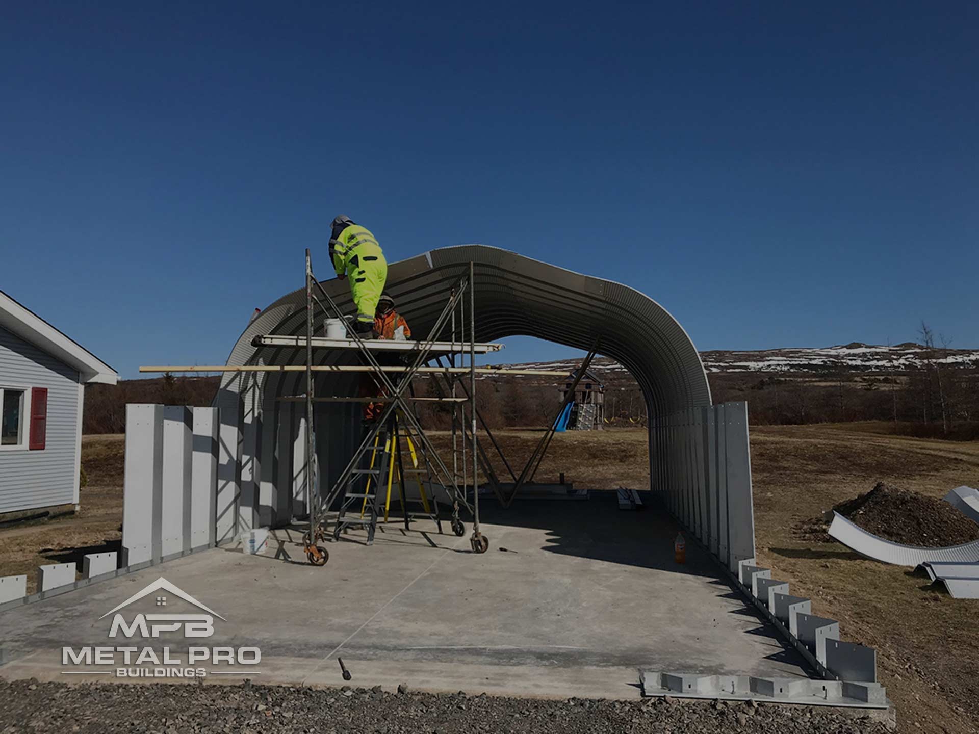 what is the history of a quonset hut?